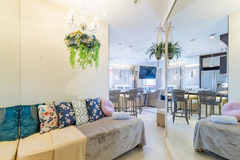 Frente Mar: Studio Decorado com Vista Espetacular