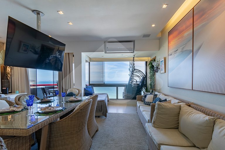 Frente Mar: Studio Decorado com Vista Espetacular