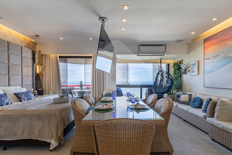 Frente Mar: Studio Decorado com Vista Espetacular