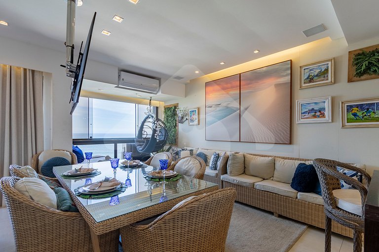 Frente Mar: Studio Decorado com Vista Espetacular