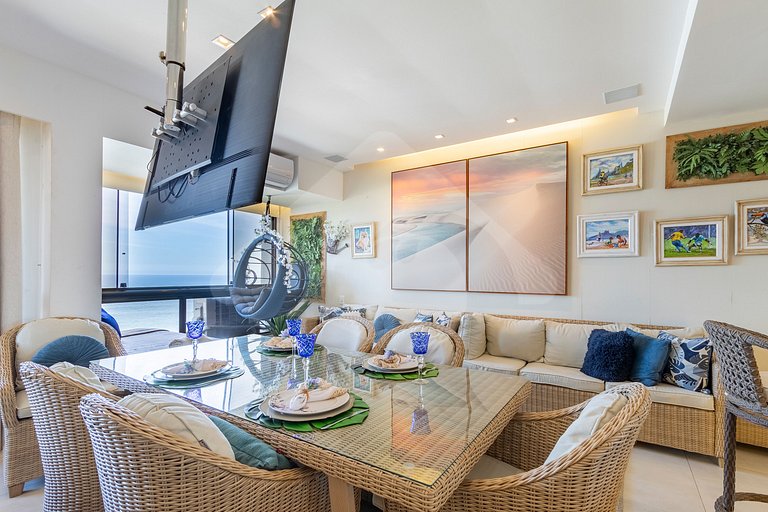Frente Mar: Studio Decorado com Vista Espetacular