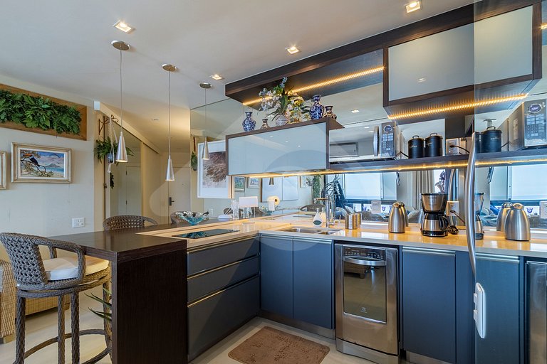 Frente Mar: Studio Decorado com Vista Espetacular