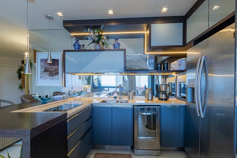 Frente Mar: Studio Decorado com Vista Espetacular