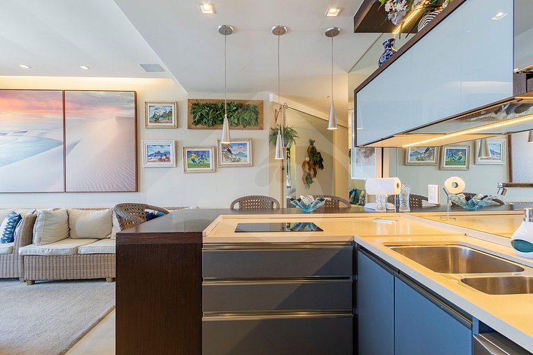 Frente Mar: Studio Decorado com Vista Espetacular