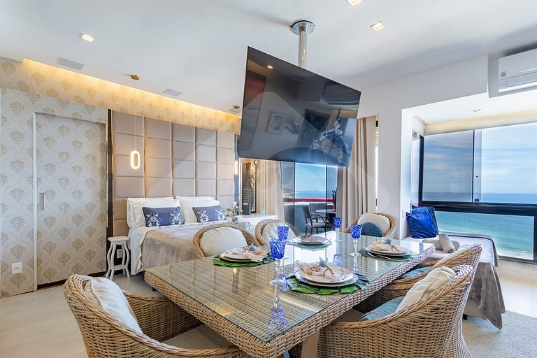 Frente Mar: Studio Decorado com Vista Espetacular
