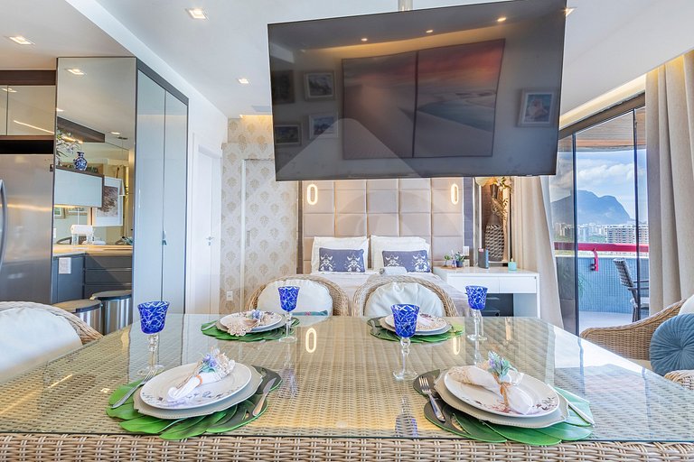 Frente Mar: Studio Decorado com Vista Espetacular