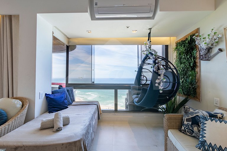 Frente Mar: Studio Decorado com Vista Espetacular
