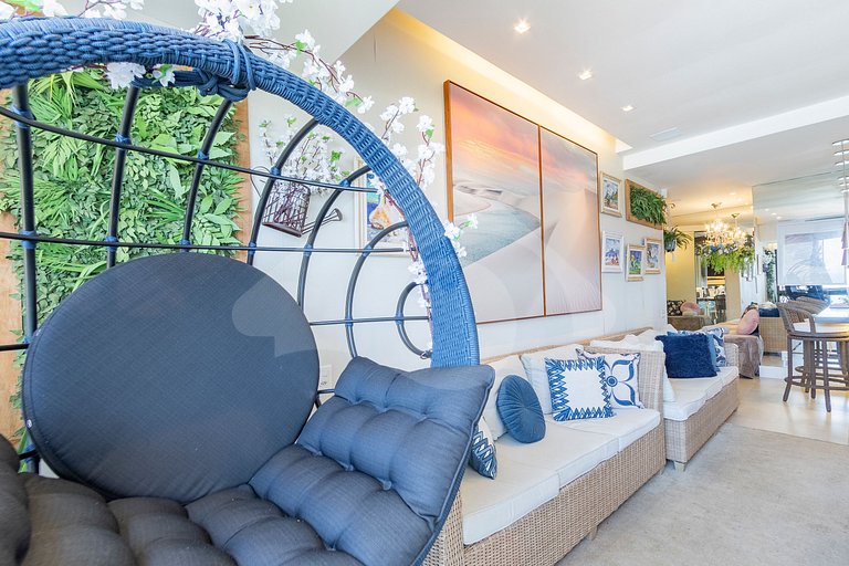 Frente Mar: Studio Decorado com Vista Espetacular