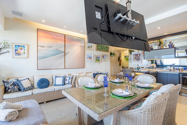 Frente Mar: Studio Decorado com Vista Espetacular