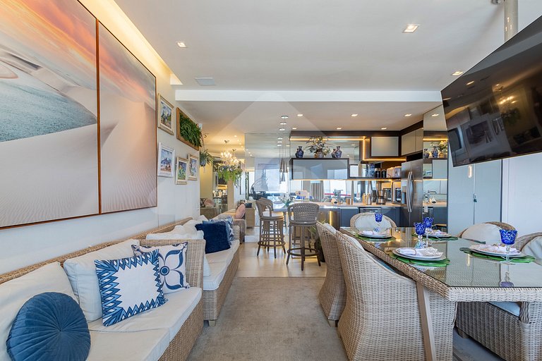 Frente Mar: Studio Decorado com Vista Espetacular
