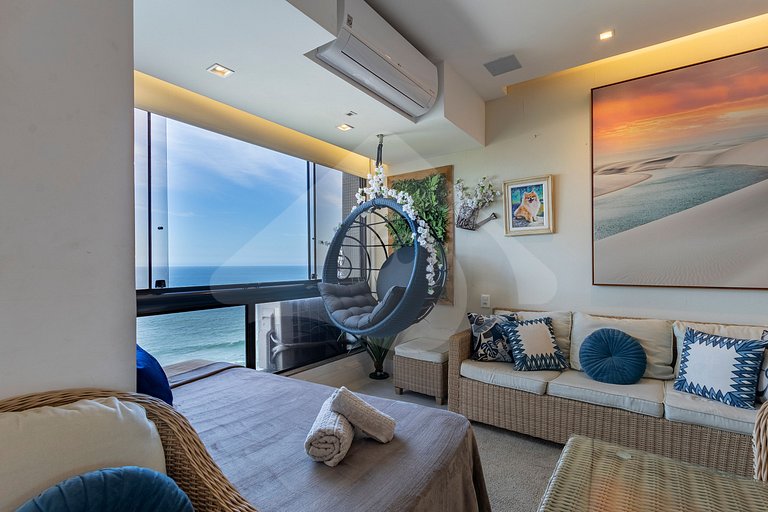 Frente Mar: Studio Decorado com Vista Espetacular