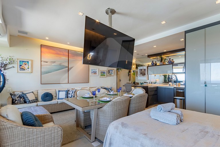 Frente Mar: Studio Decorado com Vista Espetacular