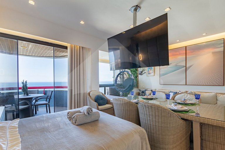 Frente Mar: Studio Decorado com Vista Espetacular