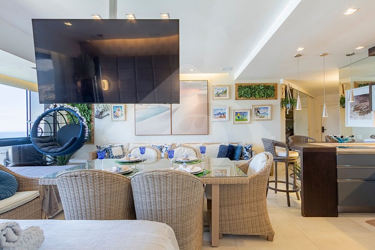 Frente Mar: Studio Decorado com Vista Espetacular