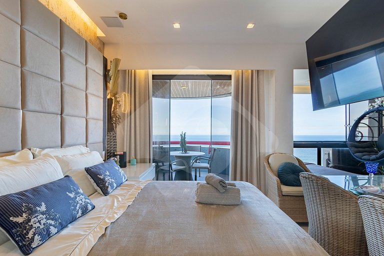 Frente Mar: Studio Decorado com Vista Espetacular