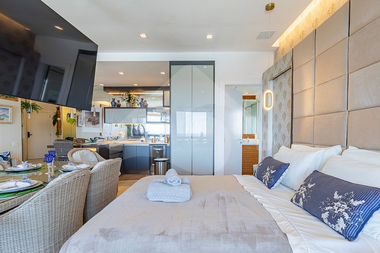 Frente Mar: Studio Decorado com Vista Espetacular