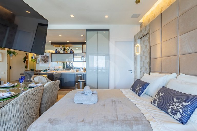 Frente Mar: Studio Decorado com Vista Espetacular
