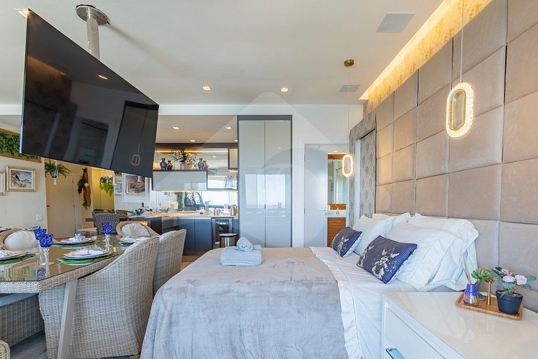 Frente Mar: Studio Decorado com Vista Espetacular