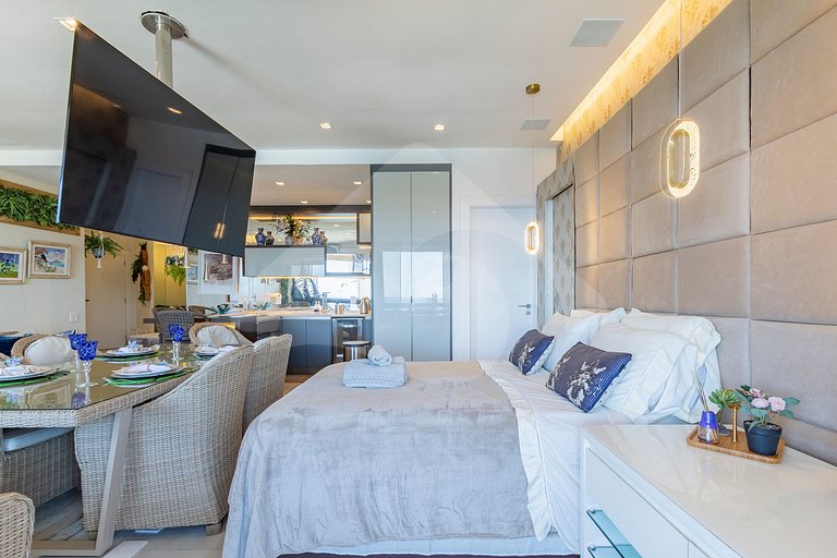 Frente Mar: Studio Decorado com Vista Espetacular