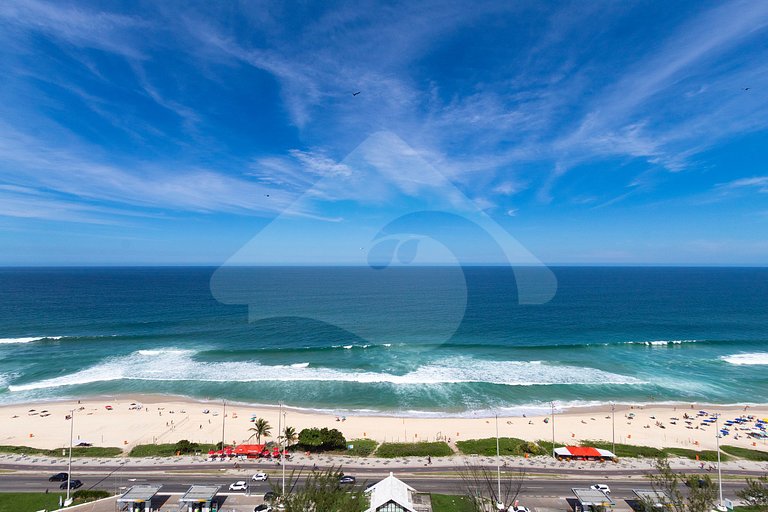 Frente Mar: Studio Decorado com Vista Espetacular