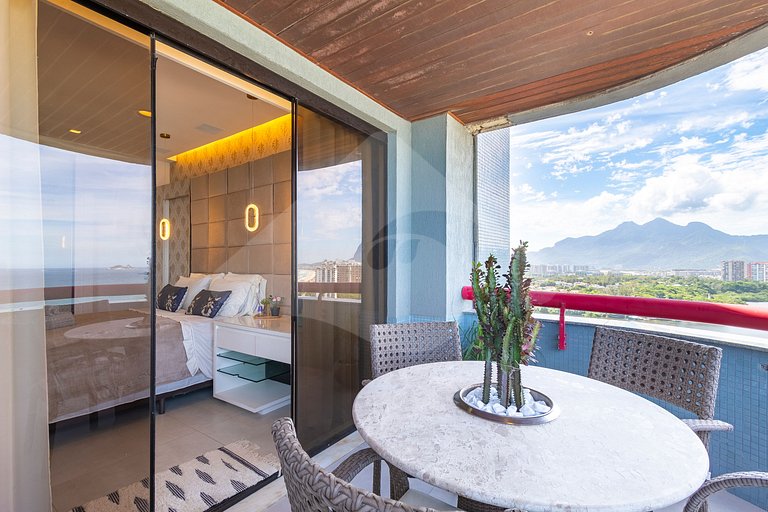 Frente Mar: Studio Decorado com Vista Espetacular