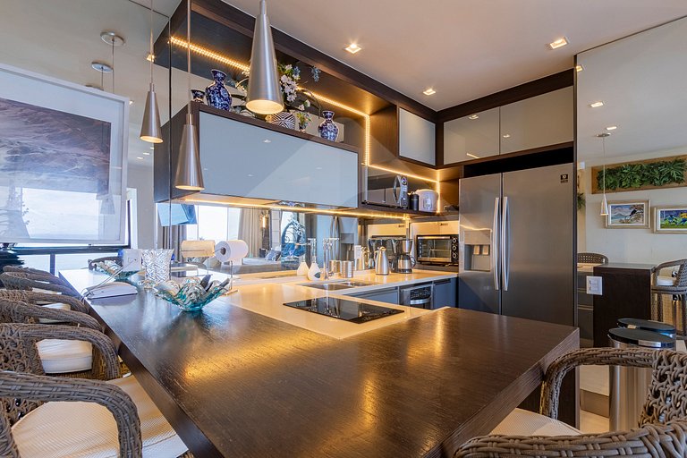Frente Mar: Studio Decorado com Vista Espetacular