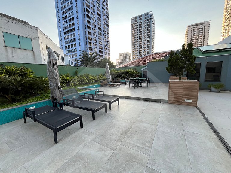 Frente Mar: Studio Decorado com Vista Espetacular