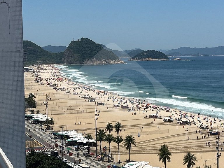Pé na Areia: Amplo e Reformado na Praia de Copa
