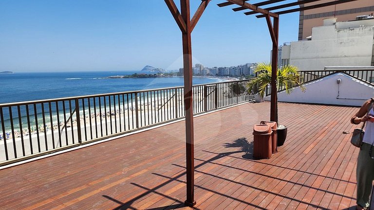 Pé na Areia: Amplo e Reformado na Praia de Copa