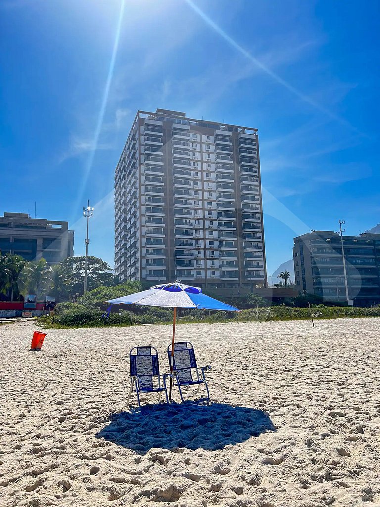 Pé na areia | Luxo reformado com vista pro mar