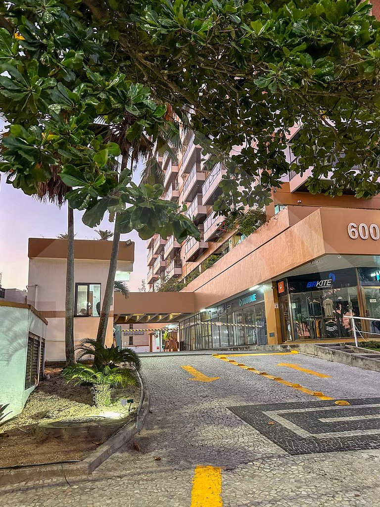 Pé na areia | Luxo reformado com vista pro mar