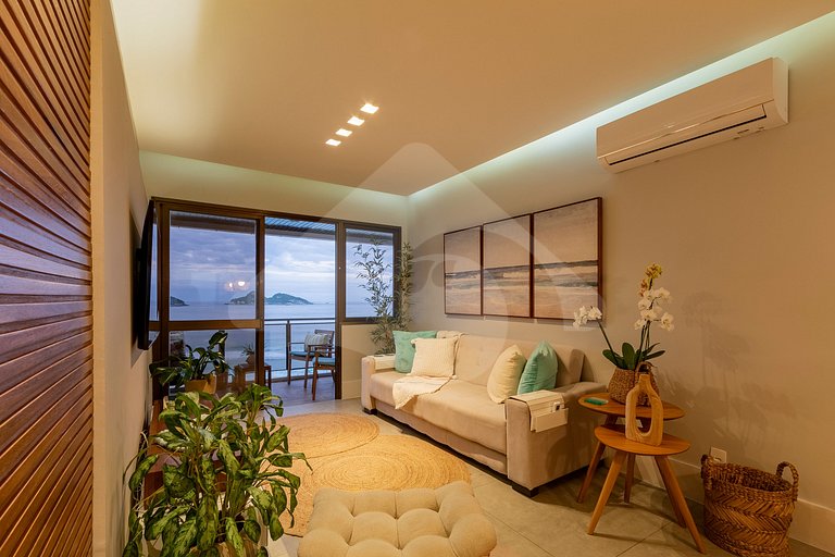 Pé na areia | Luxo reformado com vista pro mar