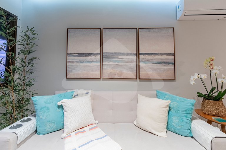 Pé na areia | Luxo reformado com vista pro mar