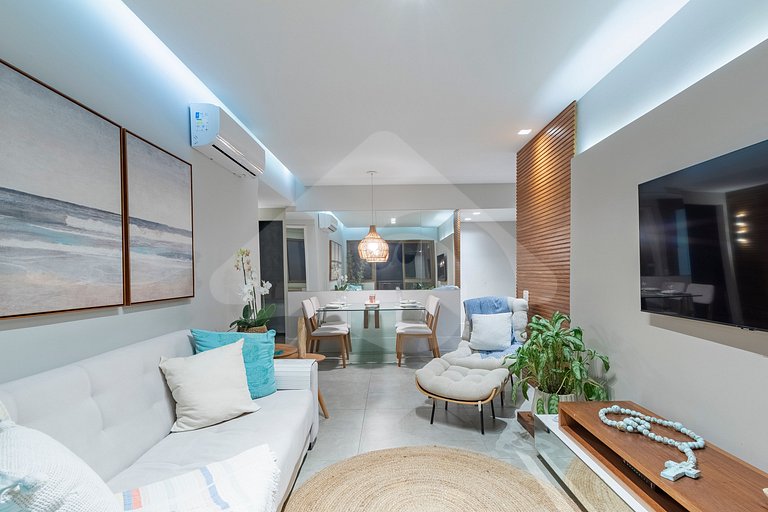 Pé na areia | Luxo reformado com vista pro mar