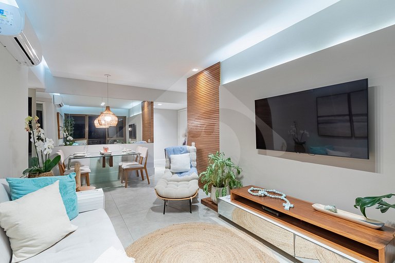 Pé na areia | Luxo reformado com vista pro mar