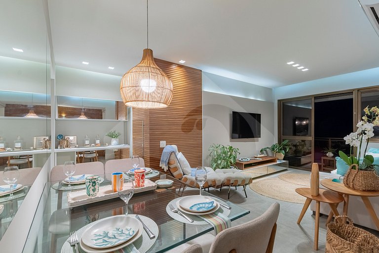 Pé na areia | Luxo reformado com vista pro mar
