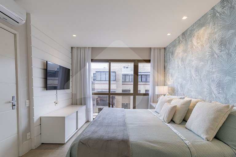 Pé na areia | Luxo reformado com vista pro mar
