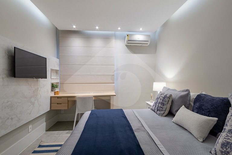 Pé na areia | Luxo reformado com vista pro mar