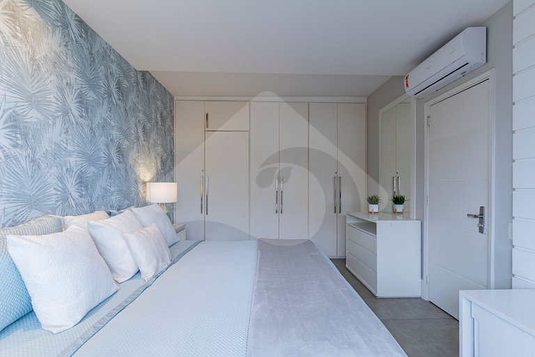 Pé na areia | Luxo reformado com vista pro mar