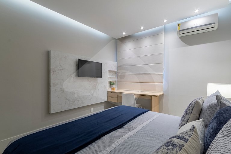Pé na areia | Luxo reformado com vista pro mar