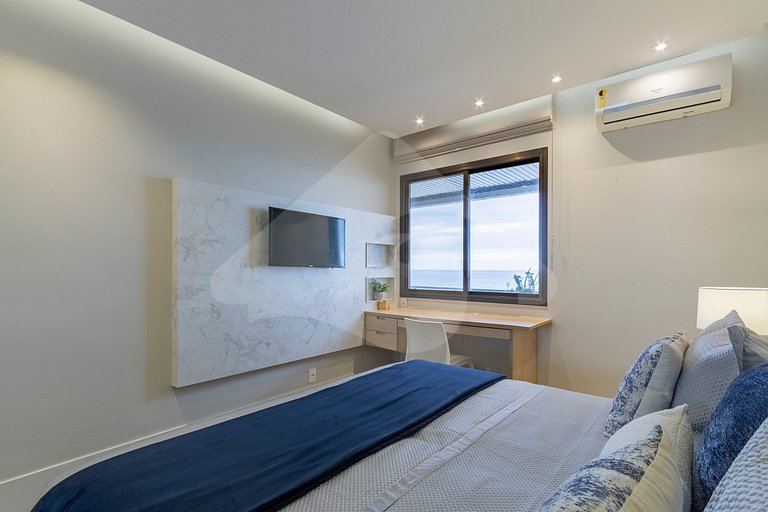 Pé na areia | Luxo reformado com vista pro mar