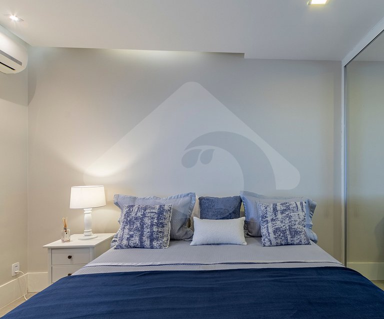 Pé na areia | Luxo reformado com vista pro mar