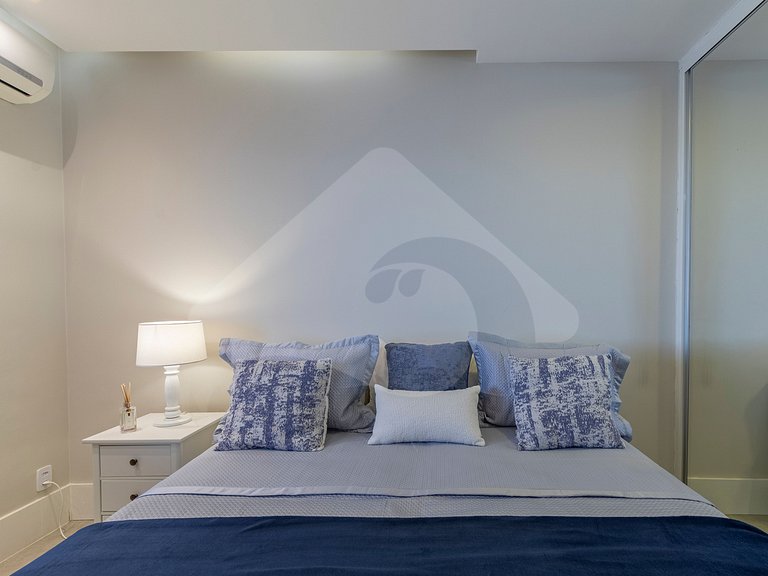 Pé na areia | Luxo reformado com vista pro mar