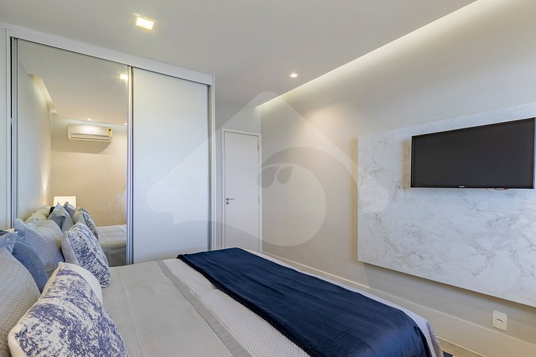 Pé na areia | Luxo reformado com vista pro mar