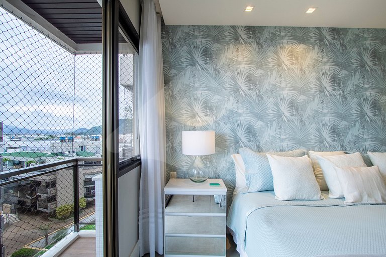 Pé na areia | Luxo reformado com vista pro mar