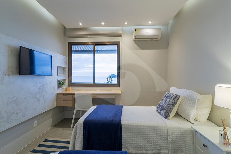Pé na areia | Luxo reformado com vista pro mar