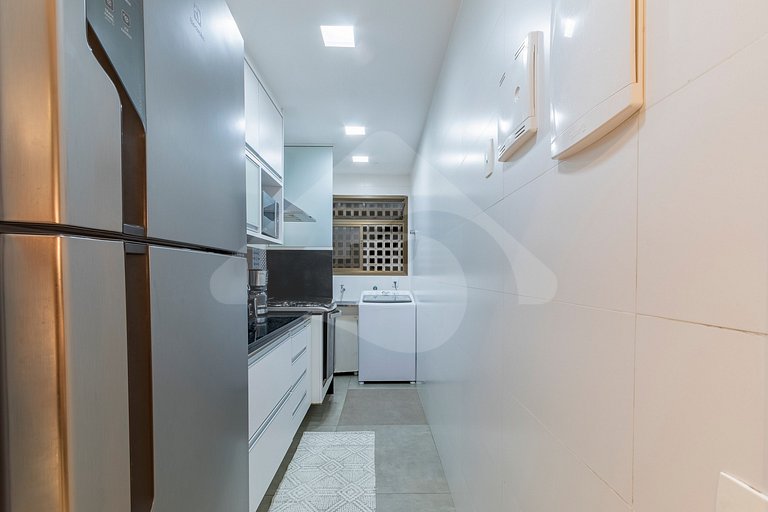 Pé na areia | Luxo reformado com vista pro mar