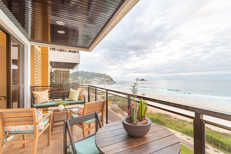 Vista pra Praia: Luxo Reformado na Barra da Tijuca