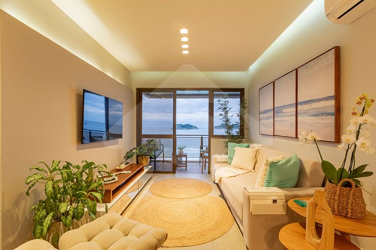 Pé na areia | Luxo reformado com vista pro mar