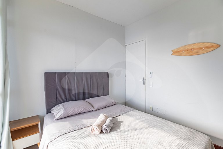 Ocean View w/ Balcony & Tub – 8-min walk to Beach